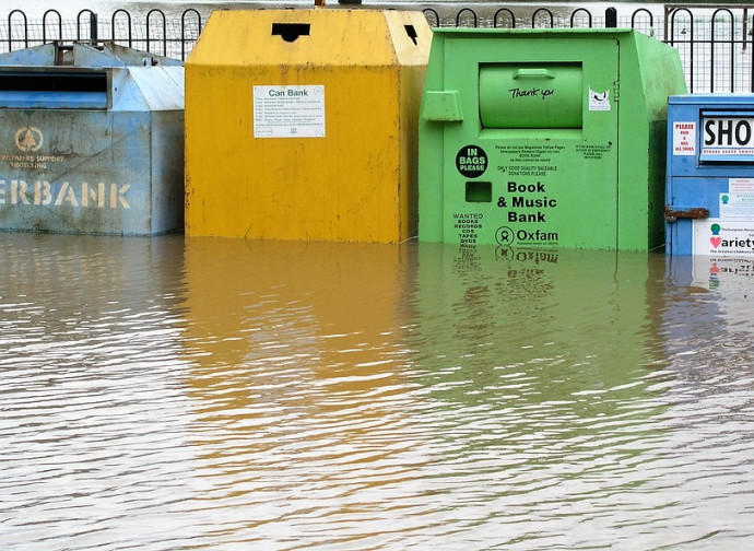 Oxfam, cassoni nell'acqua alta Oxfam, cassoni nell'acqua alta