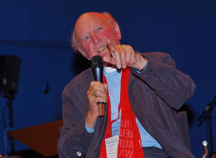 Il vescovo Fritz Lobinger Il vescovo Fritz Lobinger