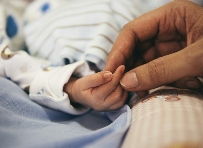 padre e figlio (foto licenza CC da rawpixel.com)