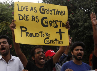 Diventa virale in Pakistan il video di un ragazzo cristiano che sotto minaccia rifiuta di abiurare