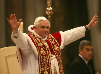 La salita al cielo di Benedetto XVI lascia la terra più al buio