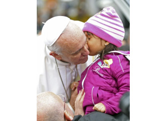 Papa Francesco: "O famiglia,
o eutanasia"