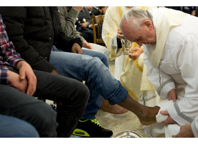 La lavanda dei piedi di Papa Francesco La lavanda dei piedi di Papa Francesco