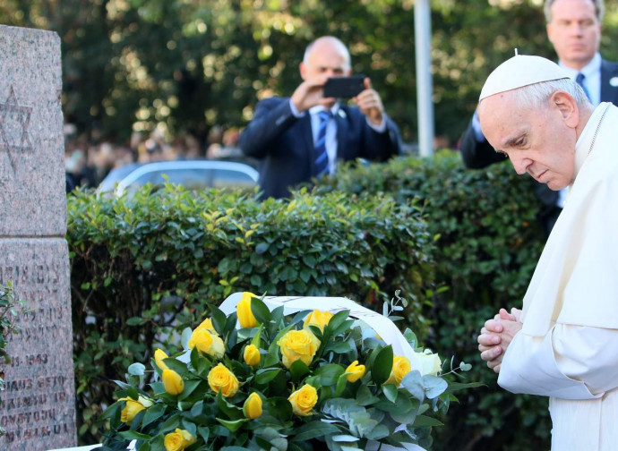 Il Papa al ghetto di Vilnius Il Papa al ghetto di Vilnius