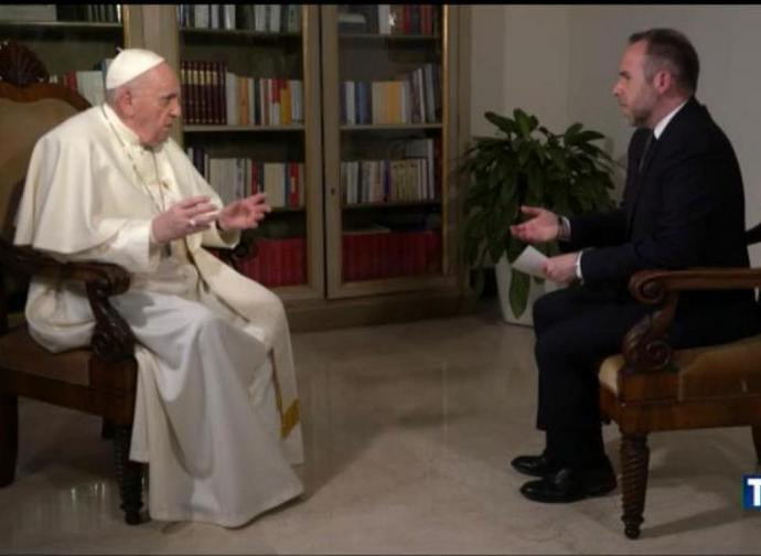 Il papa intervistato al TG5