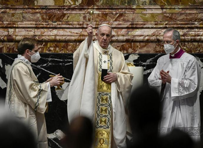 Il Papa durante la benedizione Urbi et Orbi
