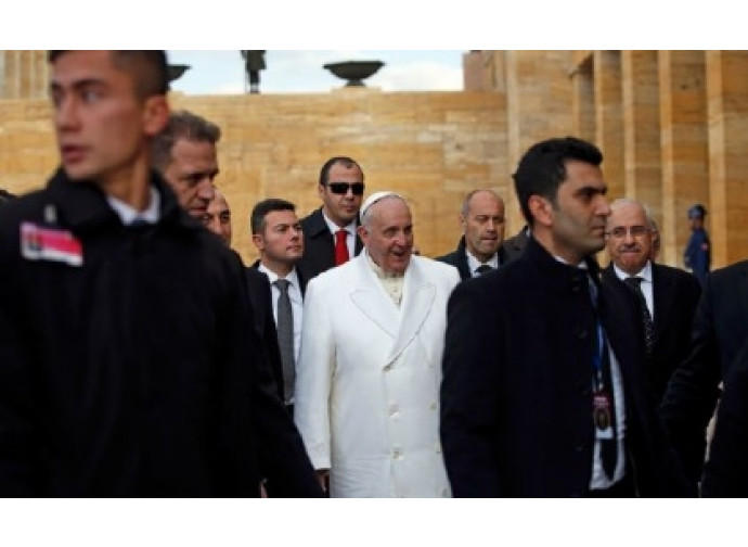 Il Papa al mausoleo di Ataturk Il Papa al mausoleo di Ataturk