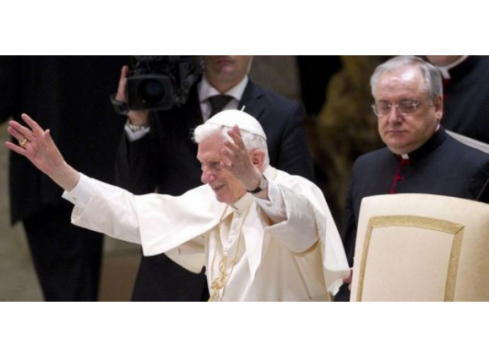 Il papa saluta i fedeli all'udienza generale Il papa saluta i fedeli all'udienza generale