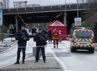 Attentato con coltello, tocca ancora a Parigi