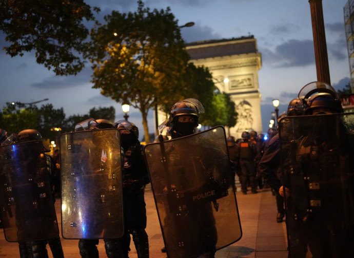 Polizia a Parigi (La Presse) Polizia a Parigi (La Presse)
