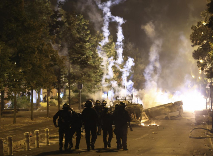 Parigi, la rivolta nelle Banlieues