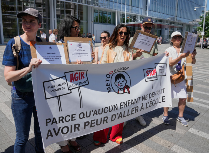 Parigi, manifestazione di protesta delle famiglie (AP)