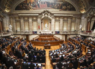 Il governo portoghese vuole l’eutanasia. Il popolo resiste