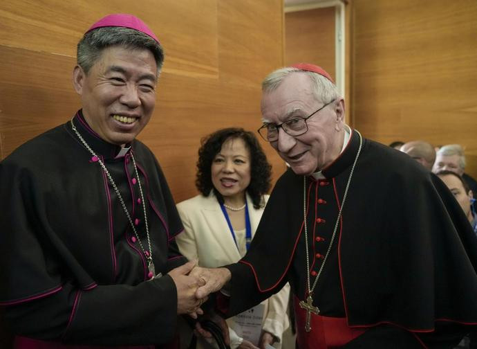 Monsignor Shen Bin e il cardinale Parolin - LaPresse Monsignor Shen Bin e il cardinale Parolin - LaPresse