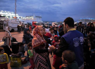 L’Oim trasferisce migliaia di emigranti e rifugiati dalle isole greche alla terraferma