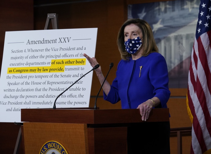 Nancy Pelosi illustra il 25mo emendamento