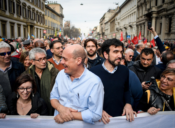 Zingaretti e Martina alla manifestazione People di Milano Zingaretti e Martina alla manifestazione People di Milano