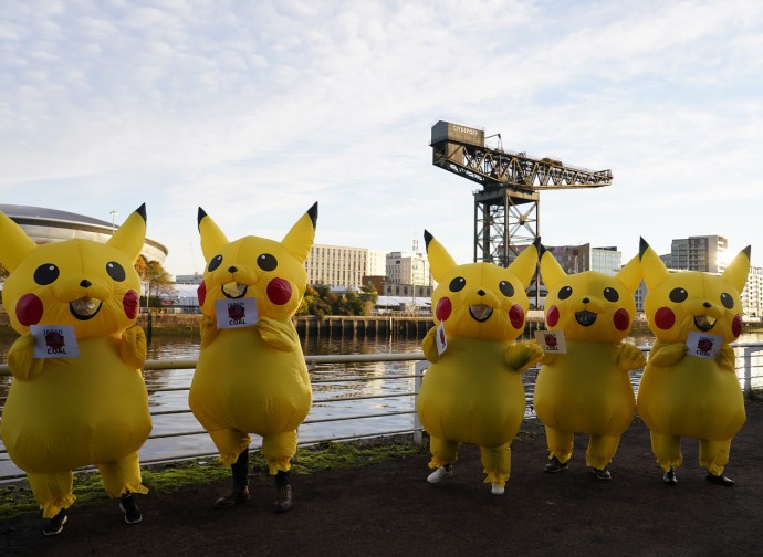 Manifestanti vestiti da Pikachu a Glasgow