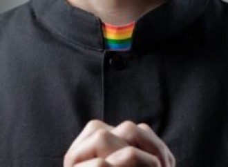 Innsbruck: bandiere arcobaleno sulle chiese
