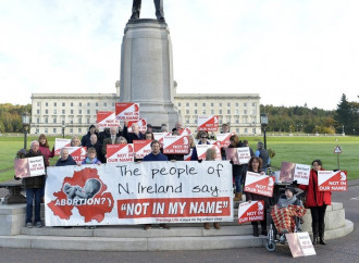 Aborto, in vigore da oggi la legge imposta da Londra