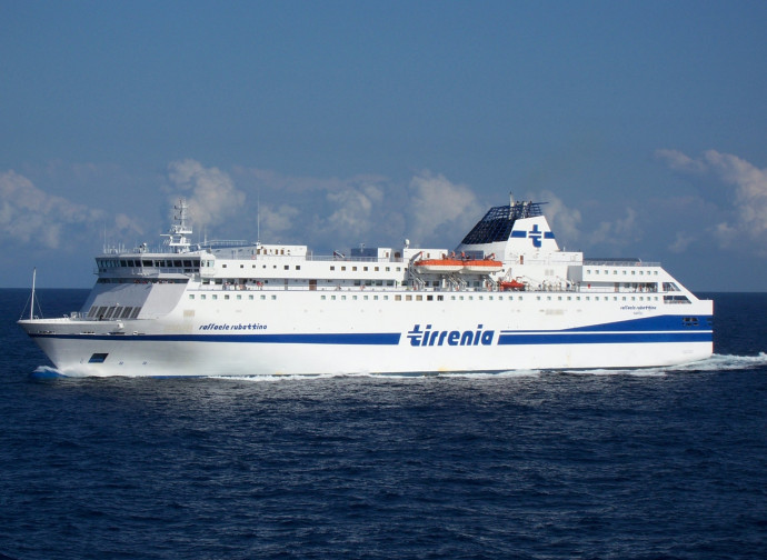 La Raffaele Rubattino, adibita a nave-quarantena La Raffaele Rubattino, adibita a nave-quarantena