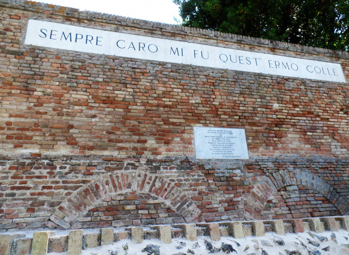 Infinito, la targa a Recanati Infinito, la targa a Recanati