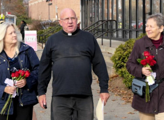 Il prete arrestato perché aiuta le donne a non abortire