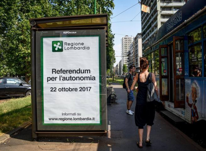 Milano, manifesti per il referendum