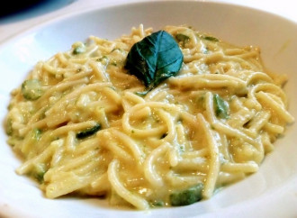 Pasta cacio, zucchine e uova