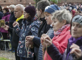 Perché il potere infama i polacchi aiutato da certi cattolici