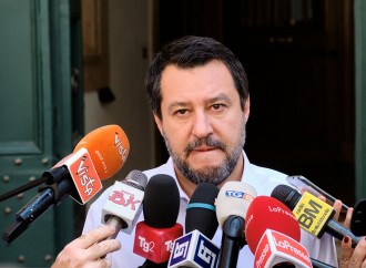 La Lega vota il green pass delle contraddizioni. E si spacca