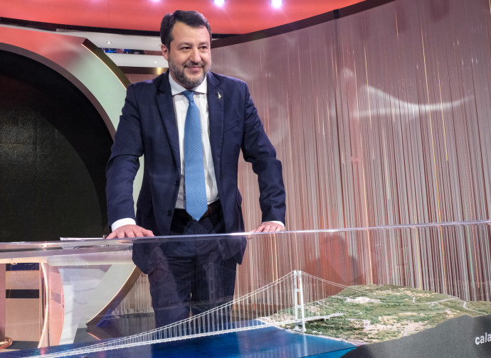 Salvini presenta il progetto del ponte di Messina Salvini presenta il progetto del ponte di Messina