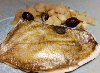 San Pietro al forno con olive e finocchio