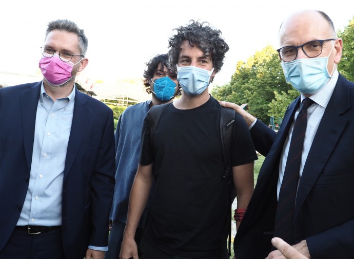 Mattia Santori (Sardine) con Enrico Letta Mattia Santori (Sardine) con Enrico Letta
