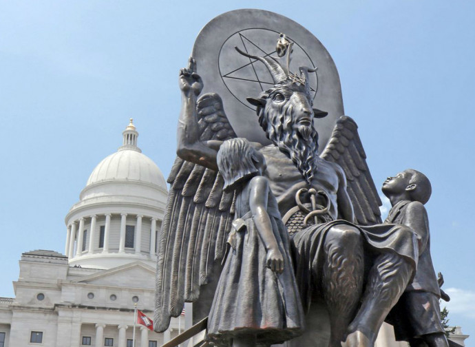 Monumento fatto erigere dai Satanic Temple Monumento fatto erigere dai Satanic Temple