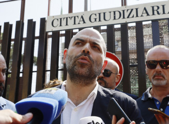 Saviano, una vittima? No, è stato sempre al sole del potere