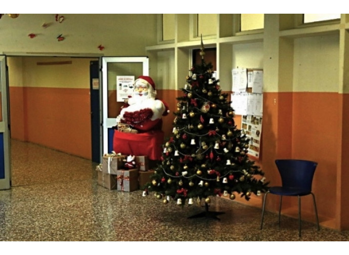 L'ingresso denell’istituto Garofani di Rozzano (Milano) dove il preside ha proibito i canti di Natale