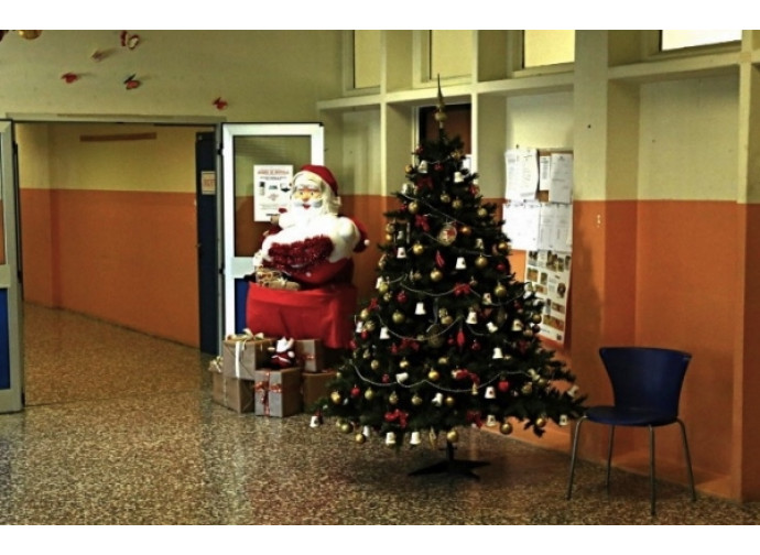 L'ingresso denell’istituto Garofani di Rozzano (Milano) dove il preside ha proibito i canti di Natale L'ingresso denell’istituto Garofani di Rozzano (Milano) dove il preside ha proibito i canti di Natale
