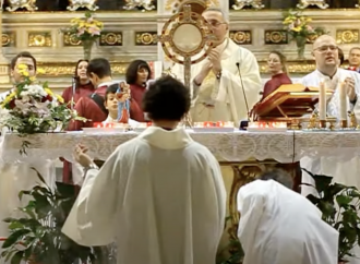 Sei diocesi contro le danze liturgiche di padre Galliano
