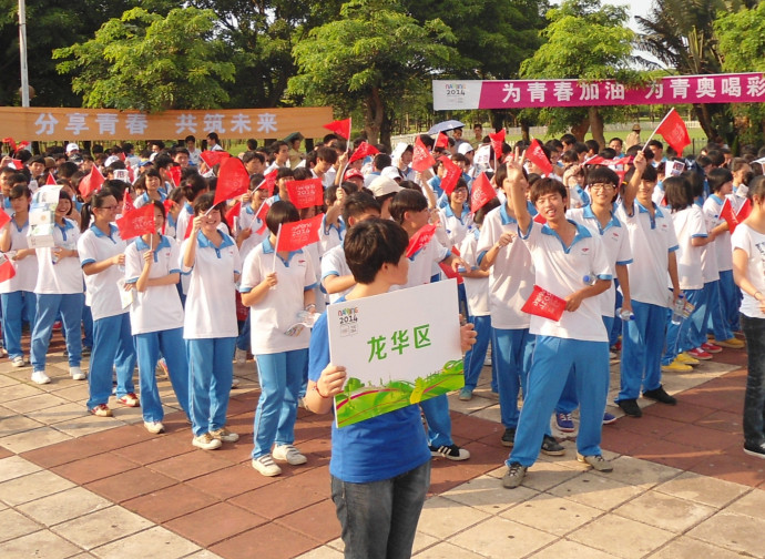 Cina: scolari in divisa
