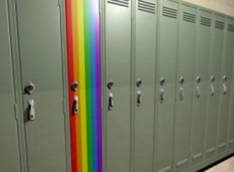 I sessi sono due. E lo studente finisce fuori dalla classe