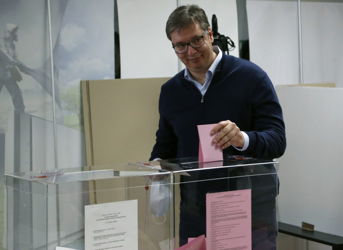 Il presidente serbo Vucic al voto