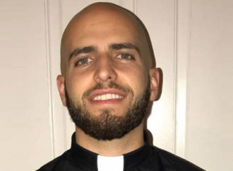 Prete critica omosessualità. Aggredito sul web