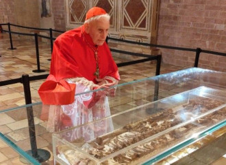 Assisi: conclusa l'ostensione, anche Simoni tra i pellegrini