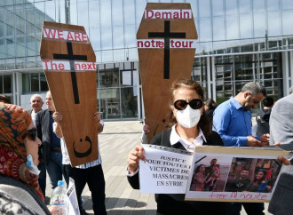 «Massacri in Siria», i siriani in Francia denunciano il regime