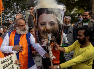Manifestazioni popolari contro Greta Thunberg a Delhi