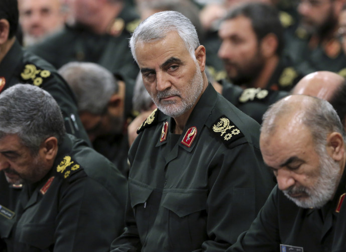 Il generale Soleimani (al centro) Il generale Soleimani (al centro)