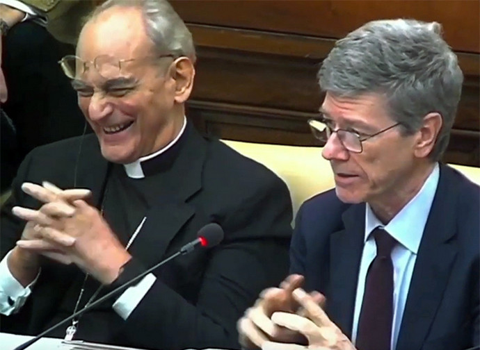 Il vescovo Sorondo si diverte insieme a Jeffrey Sachs