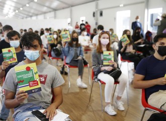 A scuola di punizioni collettive. O tutti col Pass o mascherina per tutti