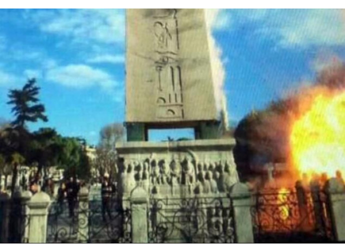 Attentato a Istanbul, il momento dell'esplosione Attentato a Istanbul, il momento dell'esplosione